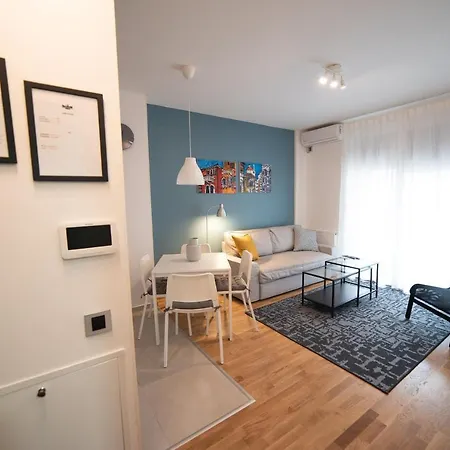 Central House Apartment *